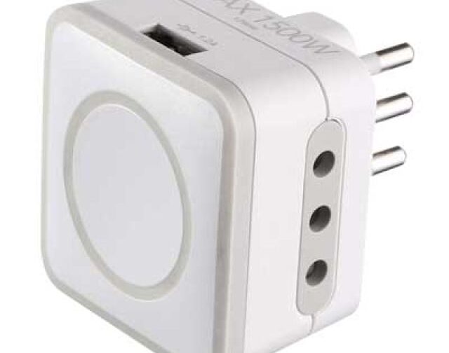 ADATTATORE TRIPLO CON PORTA USB 10A 2P+T - 2 prese 10A 2P+T