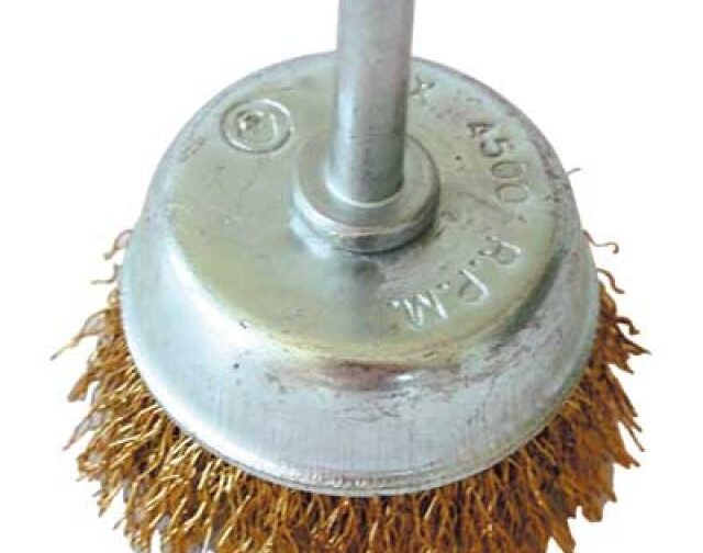 SPAZZOLA A TAZZA CON GAMBO Ø mm 75