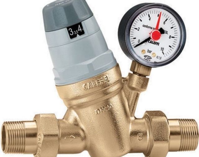 RIDUTTORE DI PRESSIONE CON MANOMETRO PREREGOLABILE 1/2"